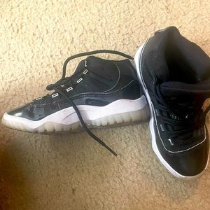 Lightly worn Jordan 11 retro black and white